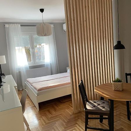 Apartmani ซอมโบร์ ภายนอก รูปภาพ