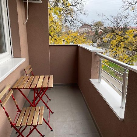 Apartmani ซอมโบร์ ภายนอก รูปภาพ
