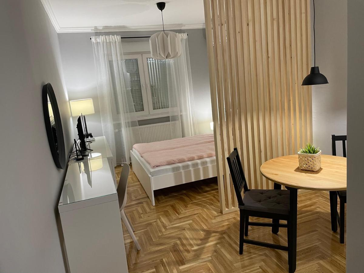 Apartmani ซอมโบร์ ภายนอก รูปภาพ