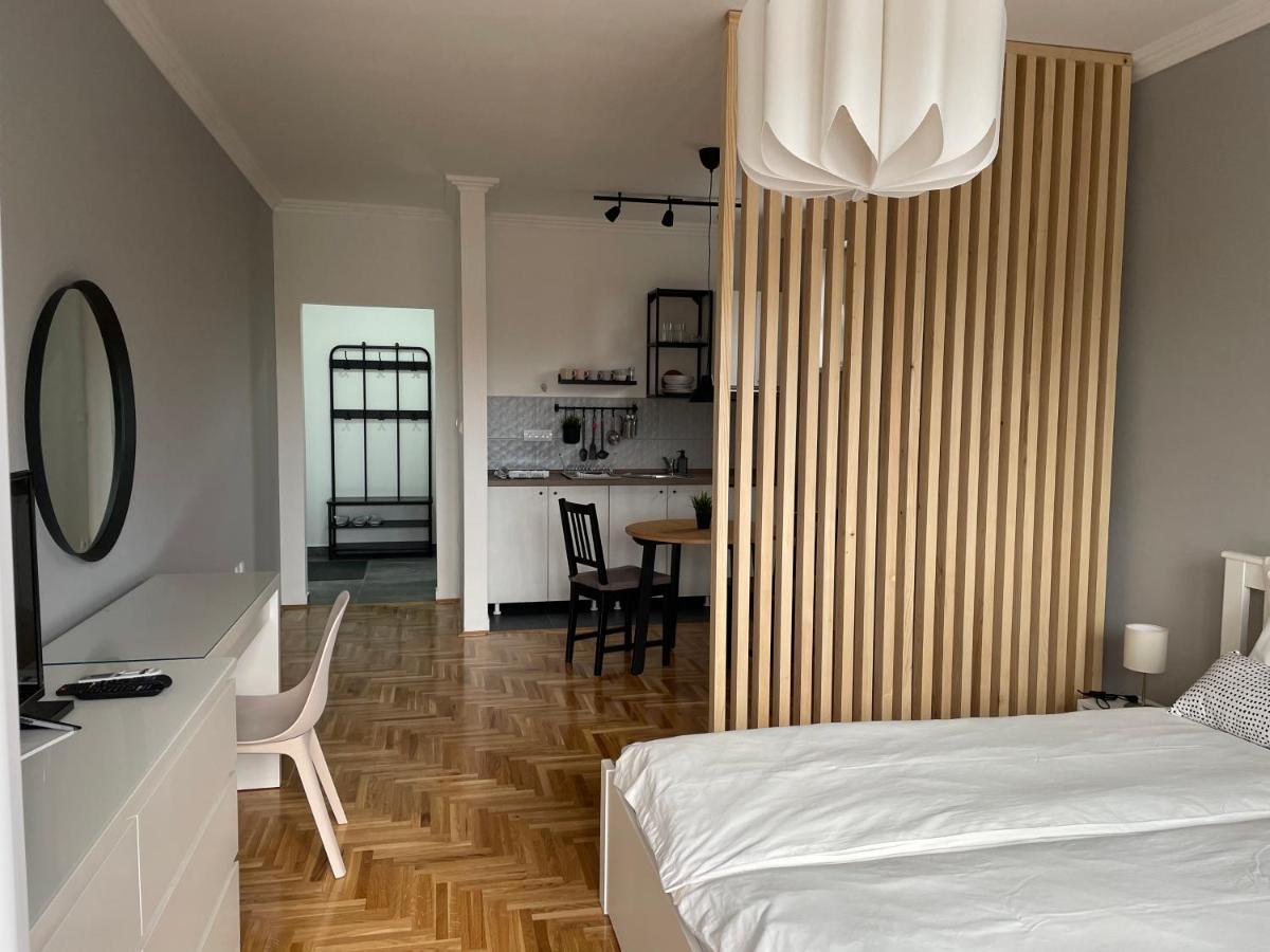 Apartmani ซอมโบร์ ภายนอก รูปภาพ