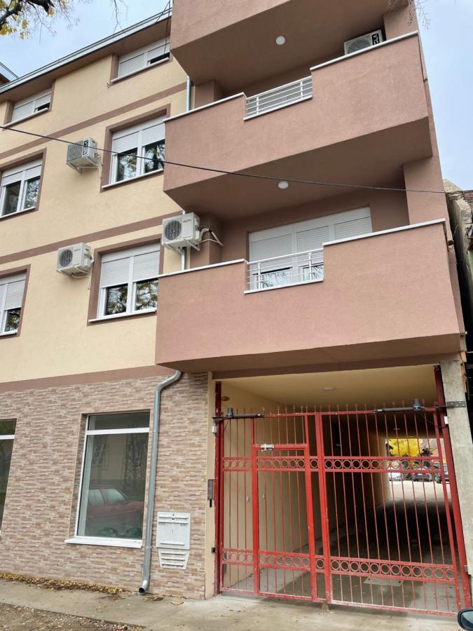 Apartmani ซอมโบร์ ภายนอก รูปภาพ