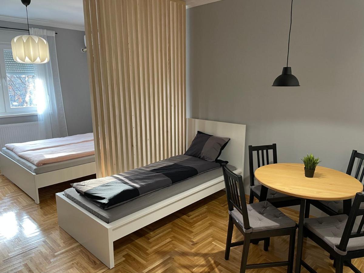 Apartmani ซอมโบร์ ภายนอก รูปภาพ