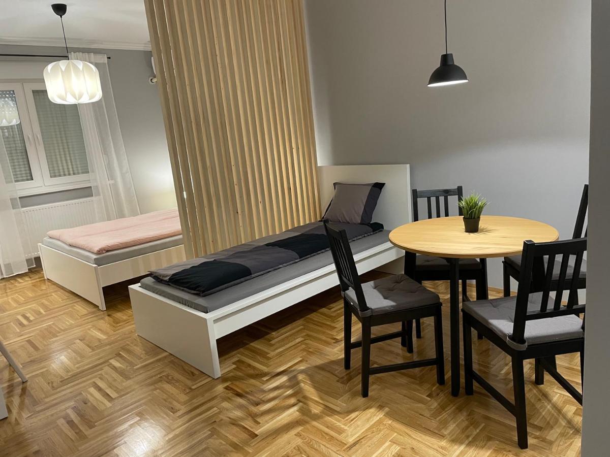 Apartmani ซอมโบร์ ภายนอก รูปภาพ